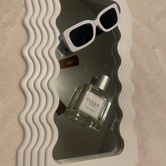 TJ Max perfume. (FULL BOTTLE) - Picture 3 of 3